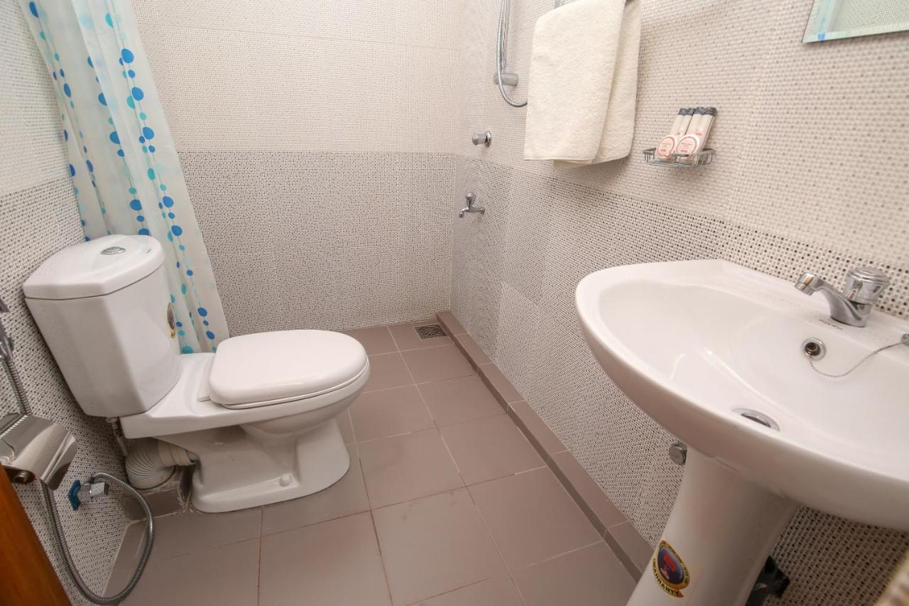 קנדי Oyo 438 Sarala Residence Hotel מראה חיצוני תמונה