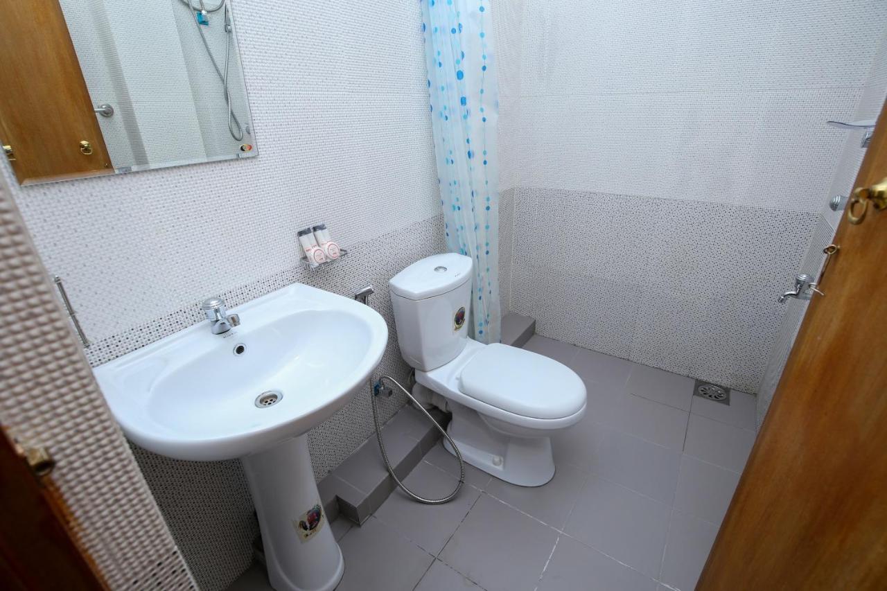 קנדי Oyo 438 Sarala Residence Hotel מראה חיצוני תמונה